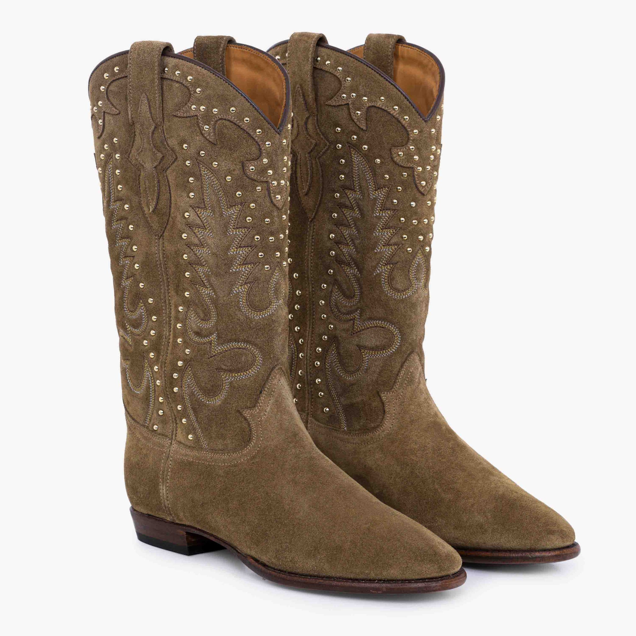 Midnight Studs Chestnut