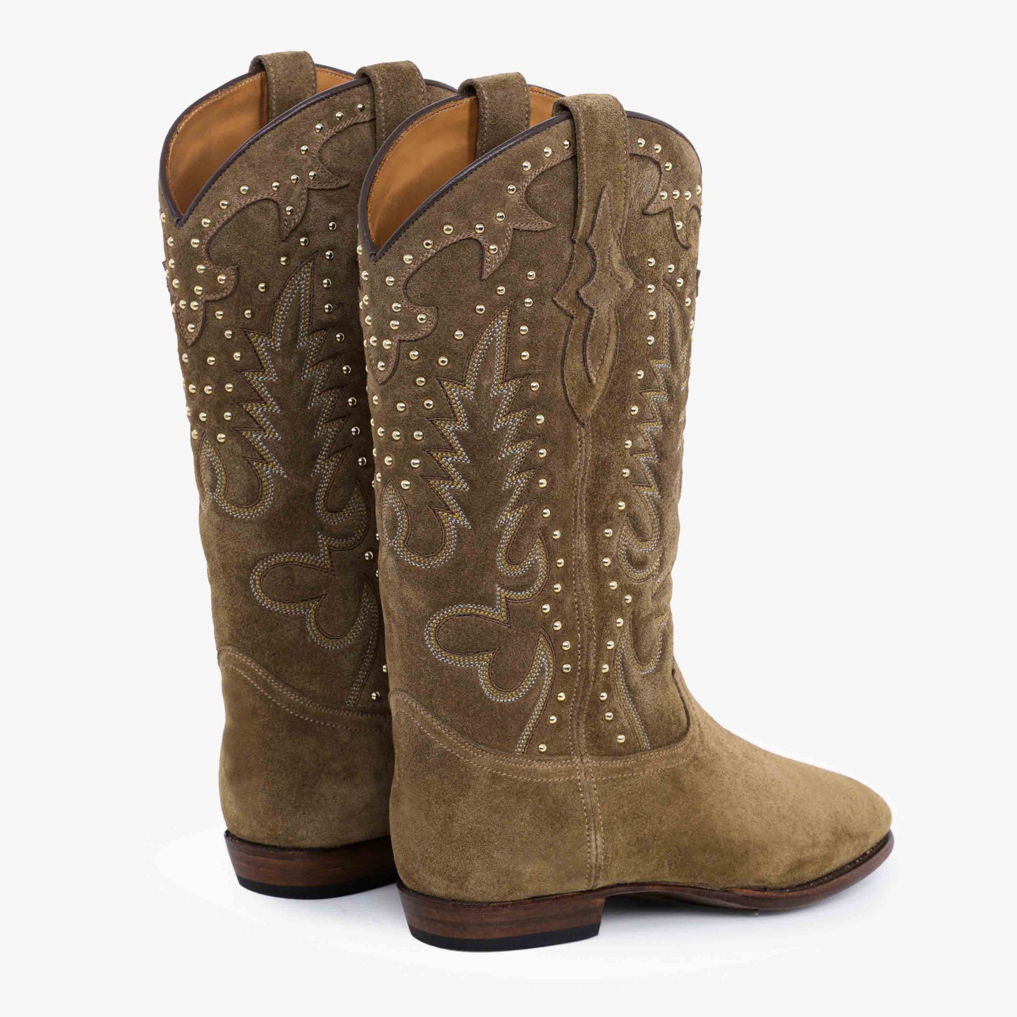 Midnight Studs Chestnut