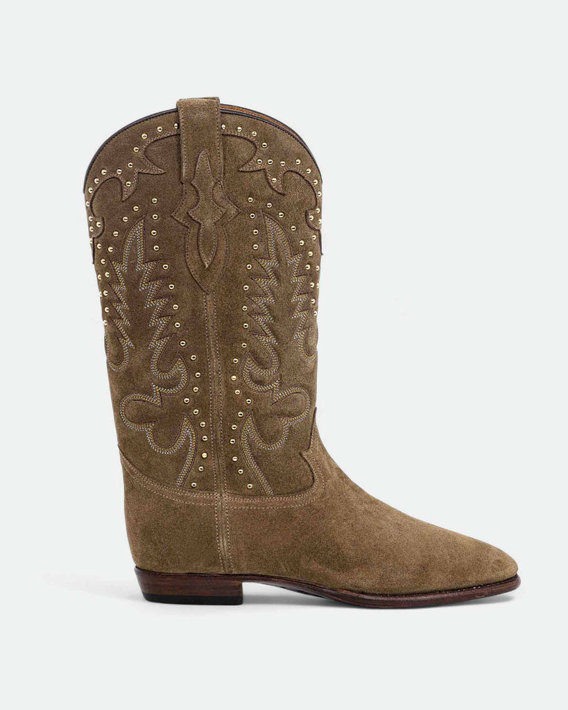 Midnight Studs Chestnut